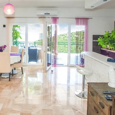 2 Bedroom Lovely In Lägenhet