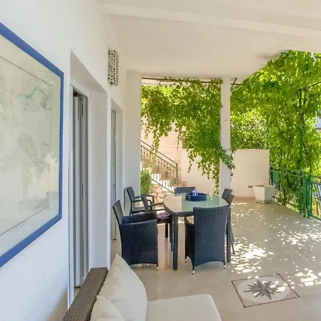 2 Bedroom Lovely In * Vinisce