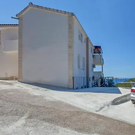 Apartment 2 Bedroom Lovely In