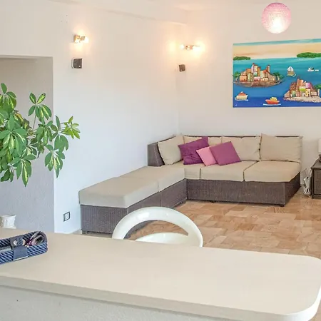 Apartment 2 Bedroom Lovely In Vinisce