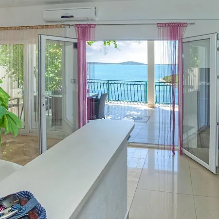 2 Bedroom Lovely In Apartment Vinisce