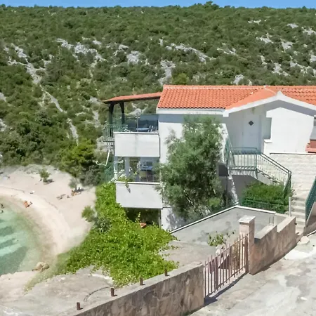 2 Bedroom Lovely In Apartment *